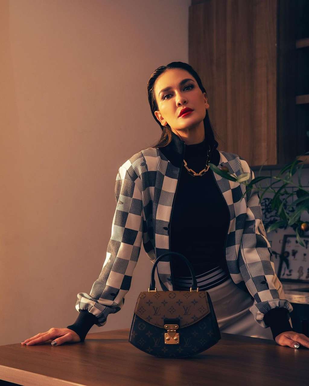 10 Adu Gaya Luna Maya VS Cut Tari, Dulu Tersandung Kasus Sama, Kini Nasibnya Bak Bumi & Langit?