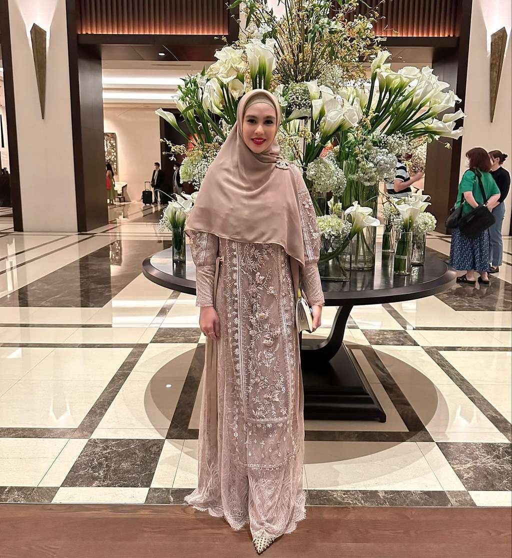 10 Adu Gaya Kartika Putri VS April Jasmine, Sama-Sama Istri Ustaz yang Tuai Kontroversi, Pilih Siapa?