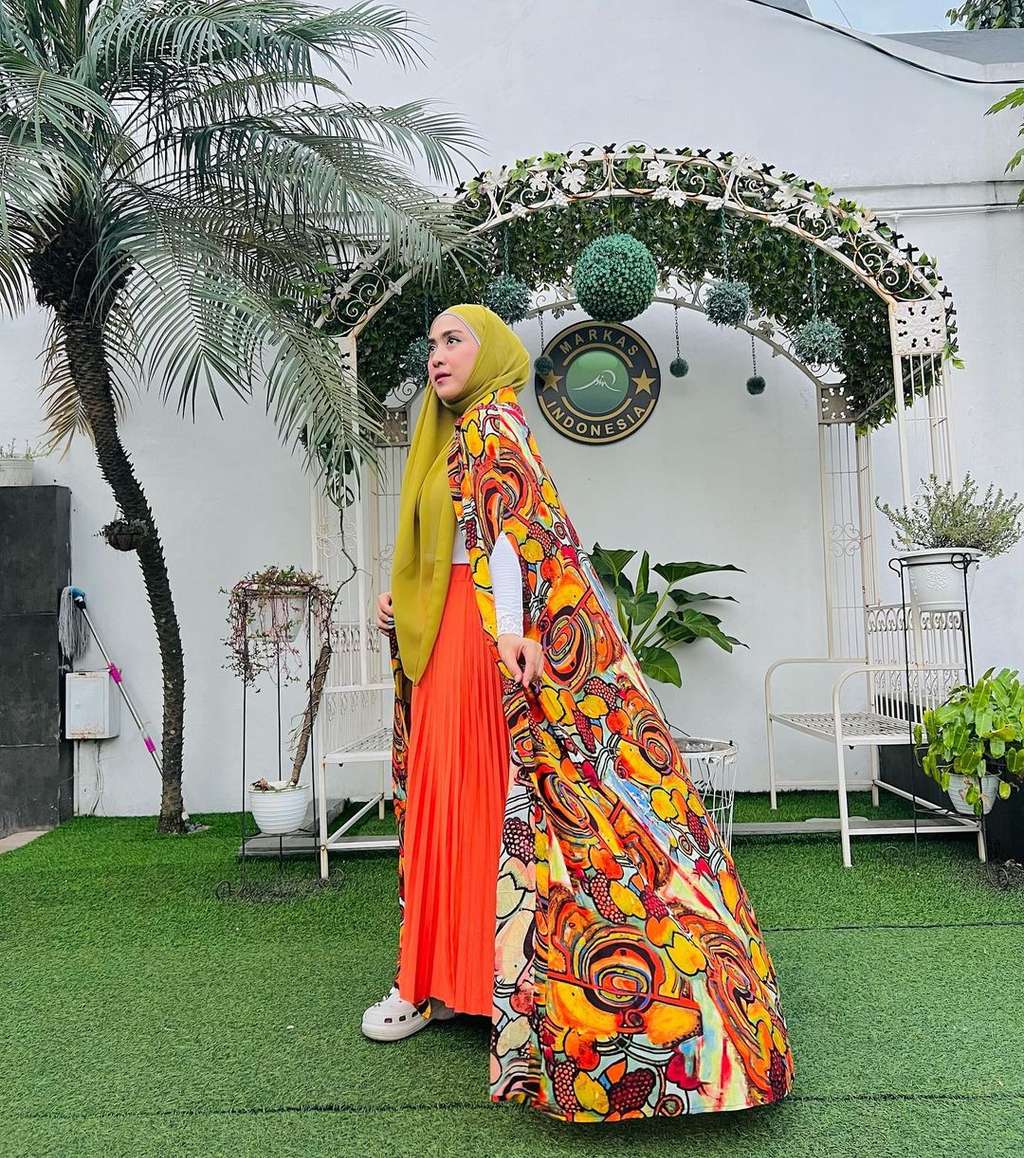 10 Adu Gaya Kartika Putri VS April Jasmine, Sama-Sama Istri Ustaz yang Tuai Kontroversi, Pilih Siapa?