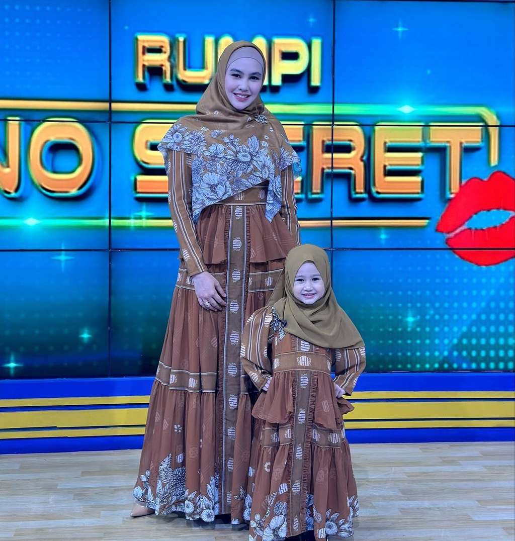 10 Adu Gaya Kartika Putri VS April Jasmine, Sama-Sama Istri Ustaz yang Tuai Kontroversi, Pilih Siapa?