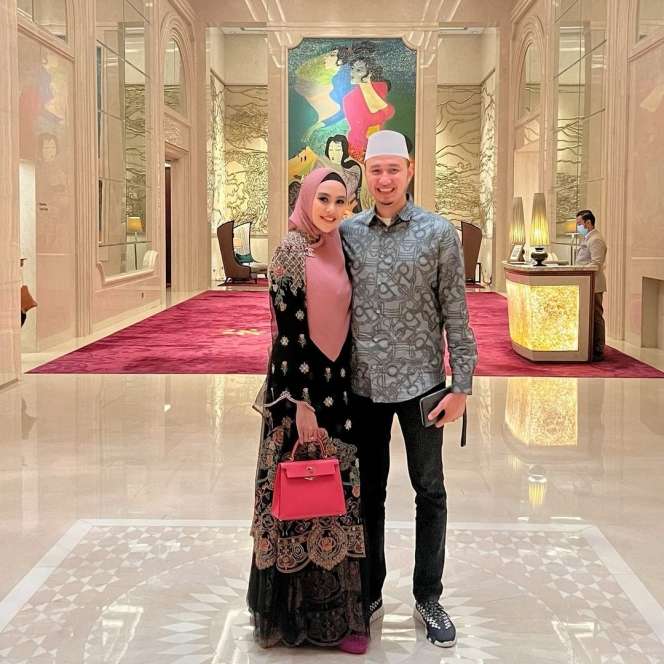 10 Adu Gaya Kartika Putri VS April Jasmine, Sama-Sama Istri Ustaz yang Tuai Kontroversi, Pilih Siapa?