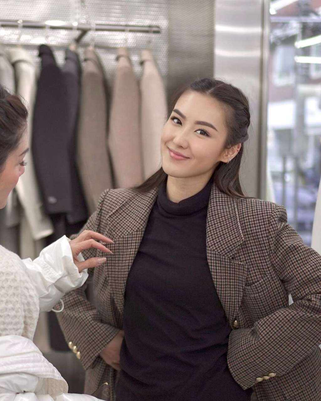 10 Adu Gaya Ayu Ting Ting VS Karen Vendela, Dua Wanita Bikin Boy William Jatuh Hati, Siapa Lebih Cocok?