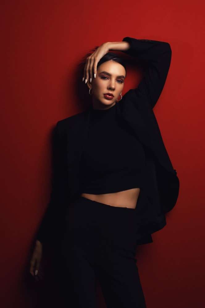 Potret Maiya Deviatkova, Penyanyi Asal Jerman-Rusia yang Wajah Cantiknya Curi Perhatian