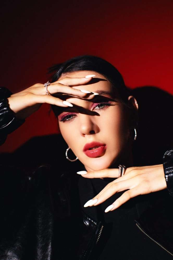 Potret Maiya Deviatkova, Penyanyi Asal Jerman-Rusia yang Wajah Cantiknya Curi Perhatian