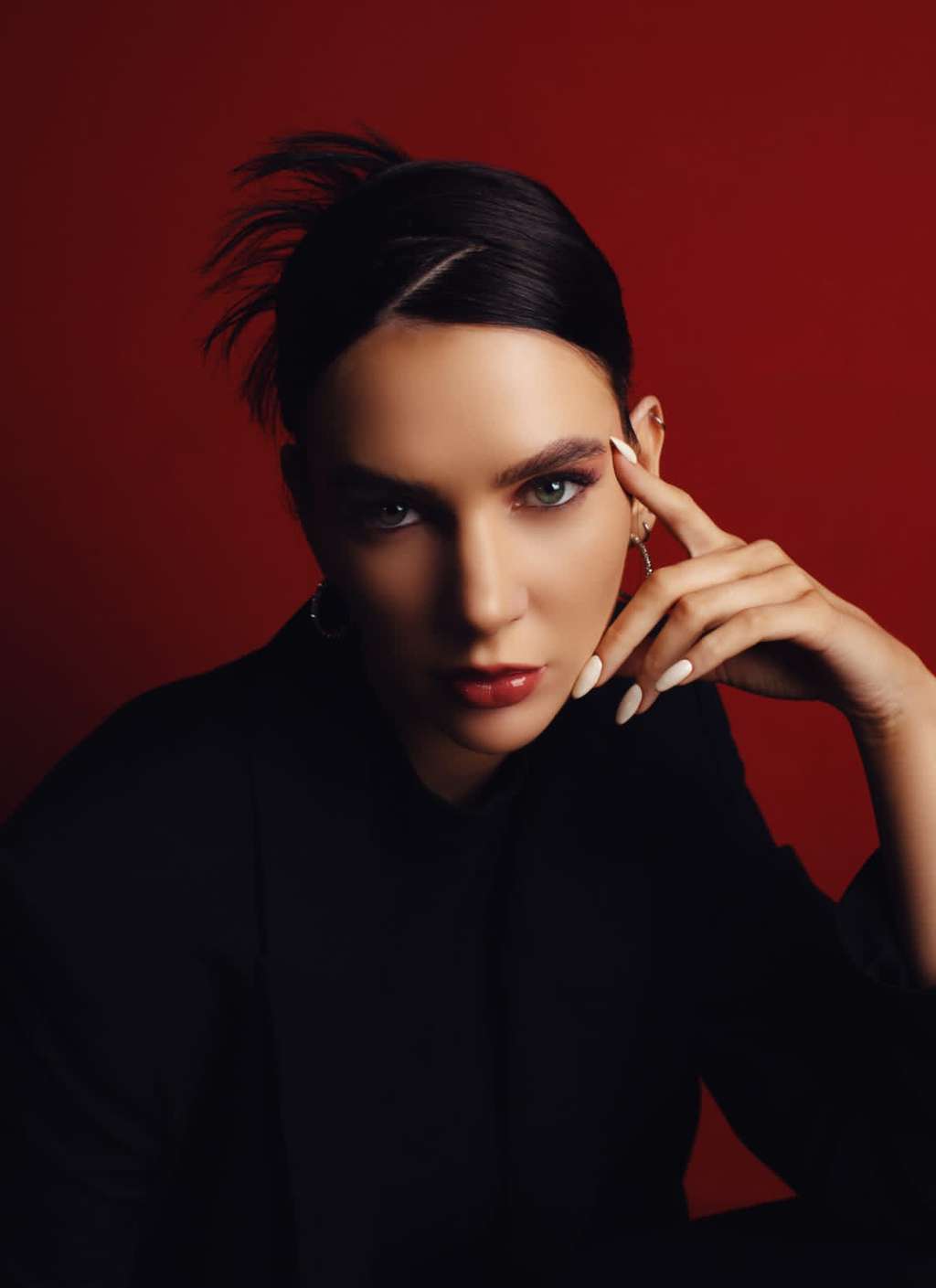 Potret Maiya Deviatkova, Penyanyi Asal Jerman-Rusia yang Wajah Cantiknya Curi Perhatian