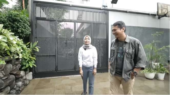 Potret Rumah Mewah Bernuansa Resort, Ada Sungai Mengalir di Bawahnya, Auto Betah!