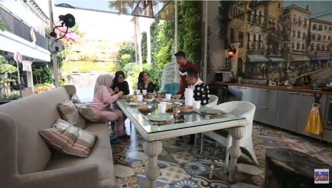 10 Adu Mewah Rumah Rieta Amalia VS Gideon Tengker, Bak Bumi dan Langit, Yang Satu Sederhana Banget!