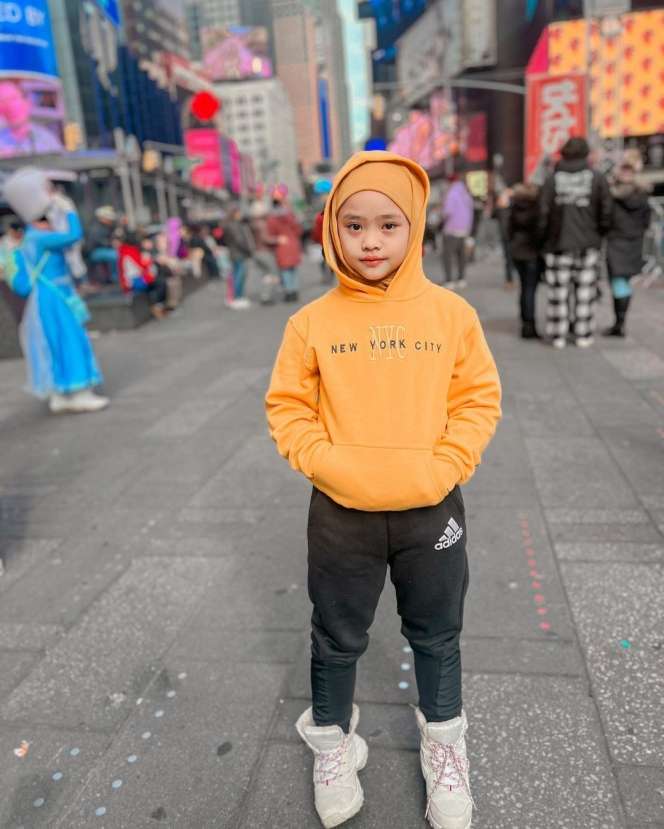 OOTD Kece Maryam Nusaibah Putri Pertama Oki Setiana Dewi, Sudah Nyaman Berhijab Sedari Kecil