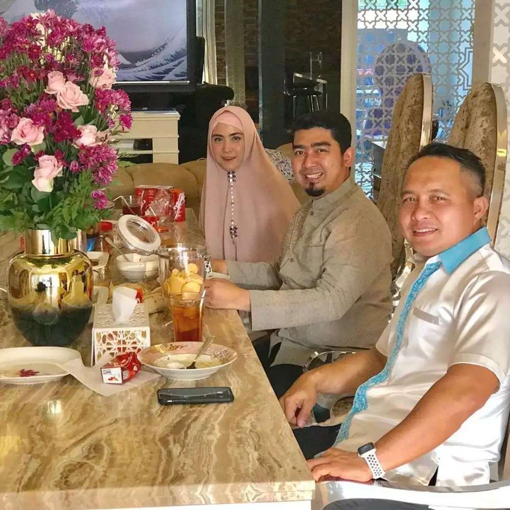 Penampakan Rumah Ustaz Solmed yang Ditaksir Rp24 Miliar, Ada Miniatur Pintu Masjid Nabawi Berlapiskan Emas!