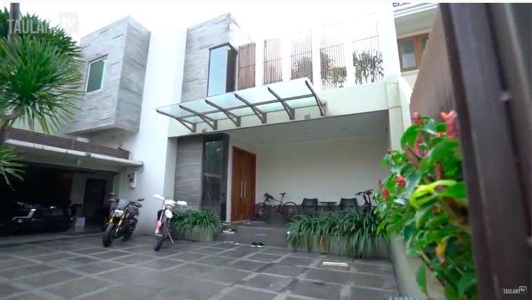 10 Potret Rumah Ari Wibowo dan Istri yang Mewah Bak Istana, Gugat Cerai Usai 17 Tahun Nikah!