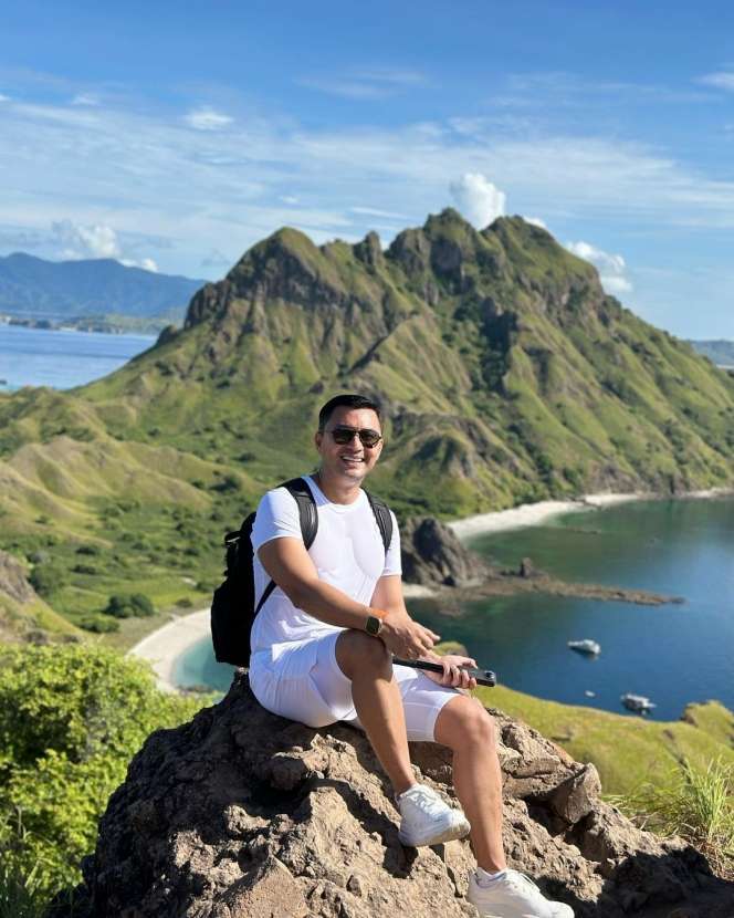 10 Adu Gaya Ari Wibowo VS Anjasmara, Aktor Terganteng di Masanya, Kini Nasibnya Bak Bumi dan Langit?