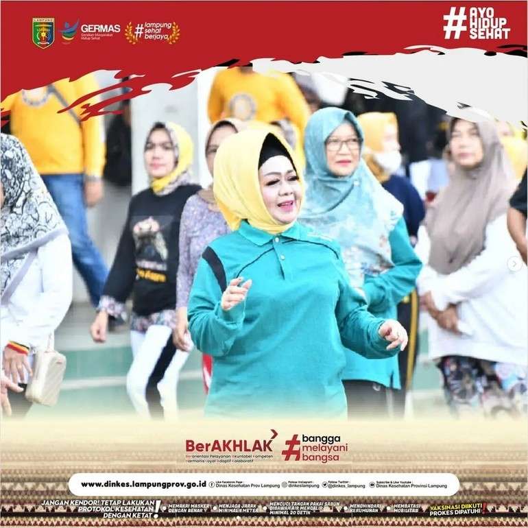 10 Gaya Hijab Reihana, Kepala Dinkes Lampung yang Viral, Mirip Jambul Khatulistiwa Syahrini!