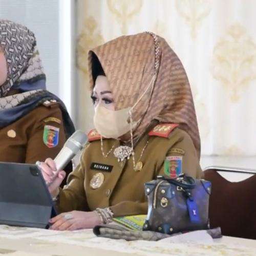 10 Gaya Hijab Reihana, Kepala Dinkes Lampung yang Viral, Mirip Jambul Khatulistiwa Syahrini!