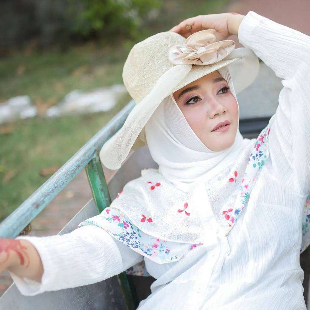 Masih Ingat Penyanyi Religi Sulis? Kini Menikah Lagi dengan Pria yang Terpaut Usia 10 Tahun