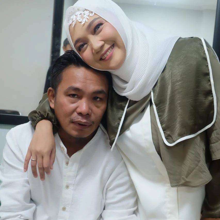 Masih Ingat Penyanyi Religi Sulis? Kini Menikah Lagi dengan Pria yang Terpaut Usia 10 Tahun
