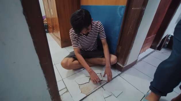 10 Potret Kosan Para Komika `The Raid` Rp600 Ribu Sebulan, Kamar Nopek Bak Kapal Pecah