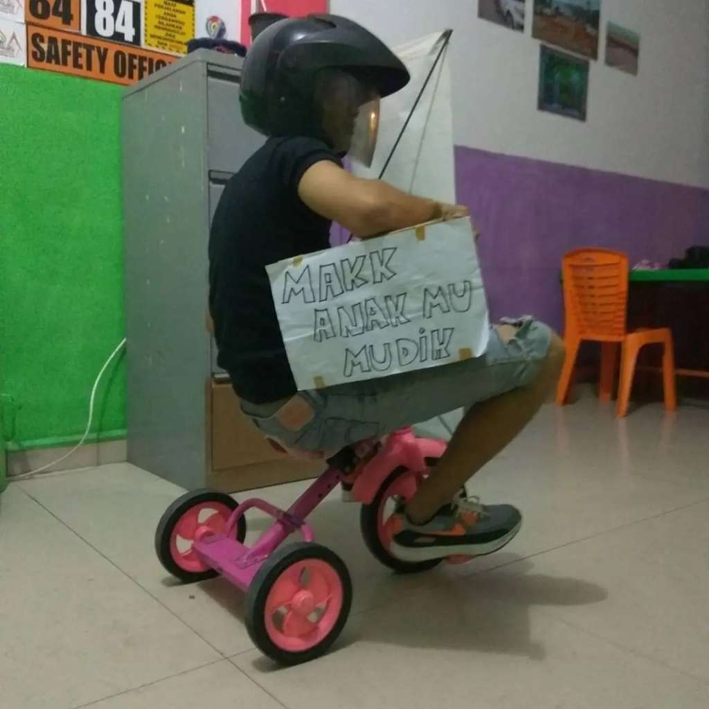 13 Meme Kocak Tentang Mudik Lebaran Ini Bikin Terpingkal-Pingkal, Auto Rindu Kampung!