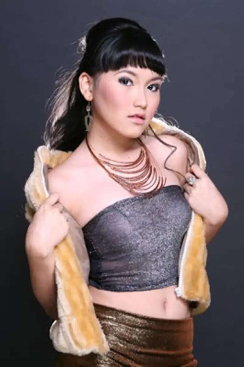 8 Potret Ayu Ting Ting Sebelum VS Sesudah Tanam Benang di Hidung, Dikritik Netizen: Lebih Suka yang Dulu!