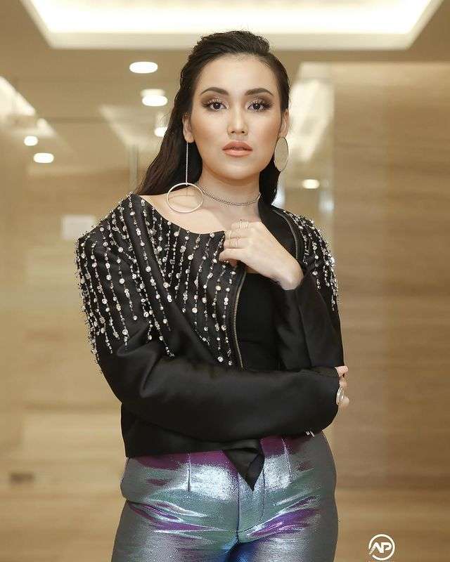 8 Potret Ayu Ting Ting Sebelum VS Sesudah Tanam Benang di Hidung, Dikritik Netizen: Lebih Suka yang Dulu!