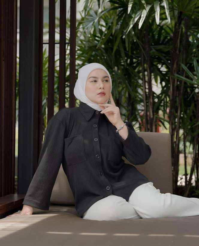 Adu Gaya Irish Bella VS Selebgram Oklin Fia, Lagi Ramai Diomongin!