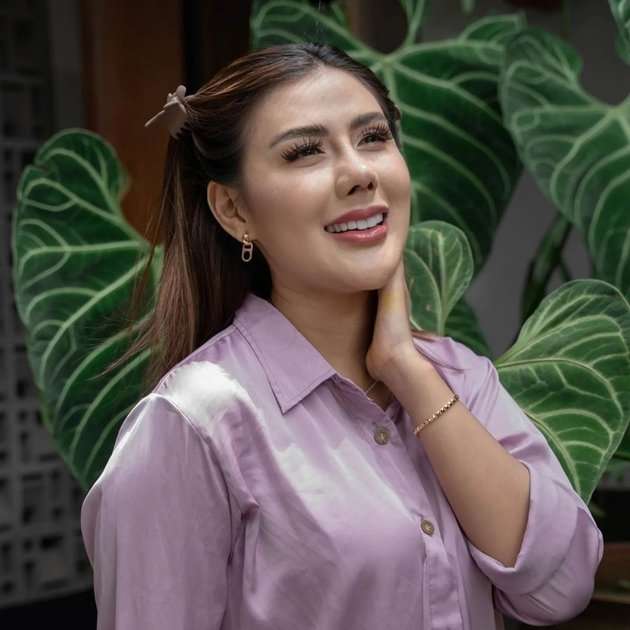 Ingat Rey Utami? Kini Lepas Hijab, Dituding Oplas Gara-gara Salfok Lihat Bagian Tubuhnya Ini