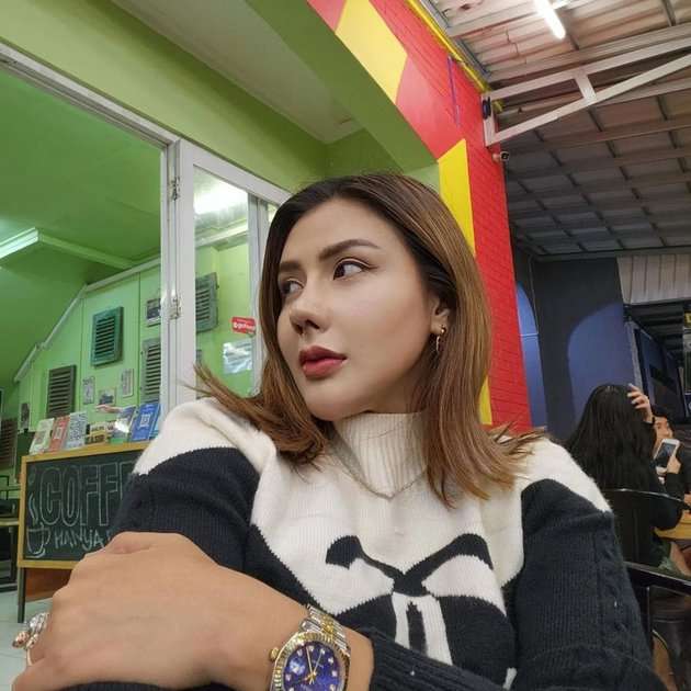 Ingat Rey Utami? Kini Lepas Hijab, Dituding Oplas Gara-gara Salfok Lihat Bagian Tubuhnya Ini