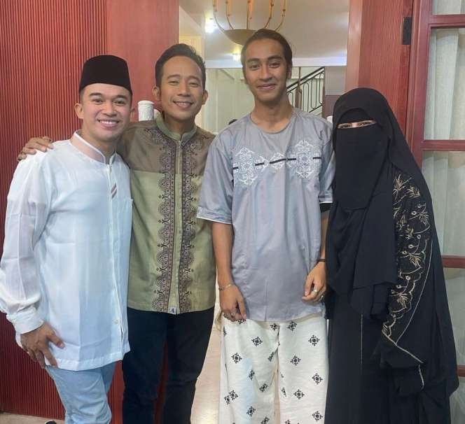 Potret Penampilan Abidzar Al Ghifari Pakai Baju Koko dan Gamis, Plek Ketiplek Mendiang Uje