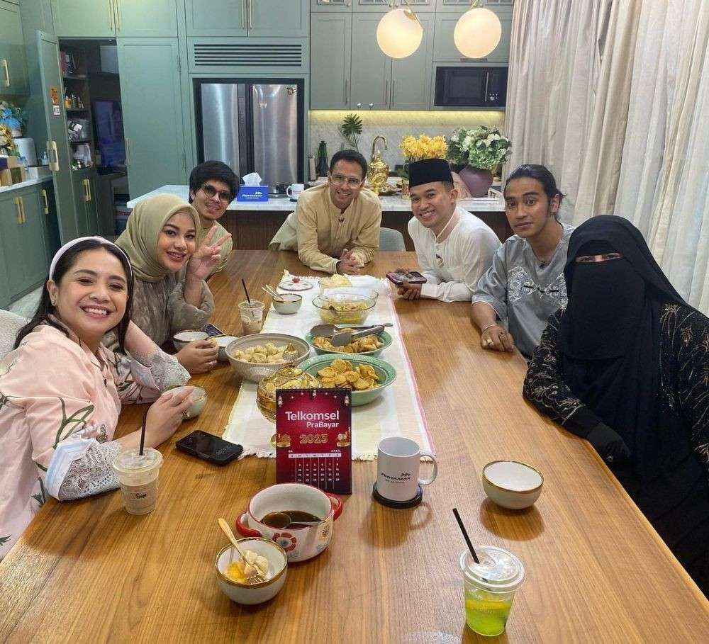 Potret Penampilan Abidzar Al Ghifari Pakai Baju Koko dan Gamis, Plek Ketiplek Mendiang Uje