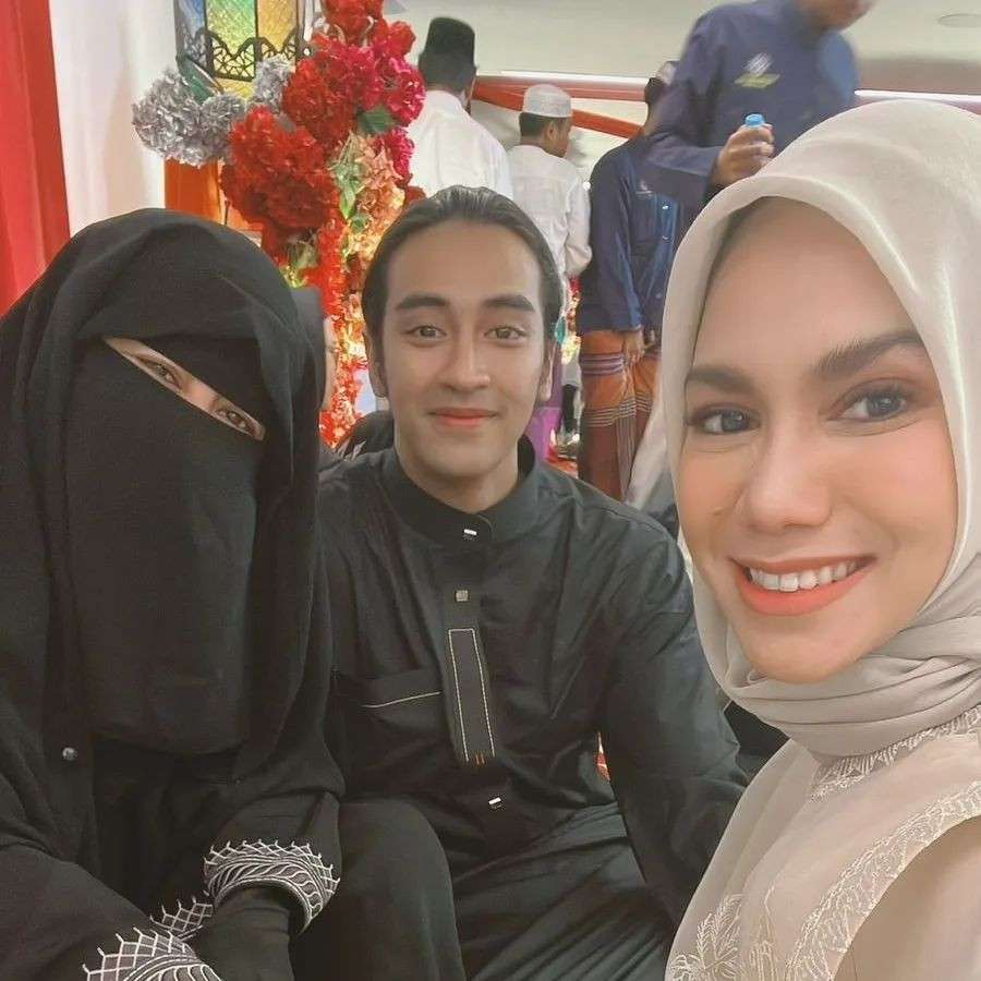 Potret Penampilan Abidzar Al Ghifari Pakai Baju Koko dan Gamis, Plek Ketiplek Mendiang Uje