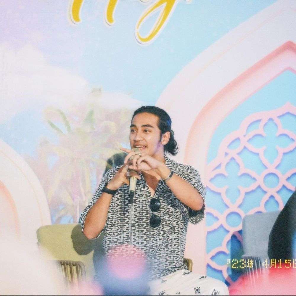 Potret Penampilan Abidzar Al Ghifari Pakai Baju Koko dan Gamis, Plek Ketiplek Mendiang Uje