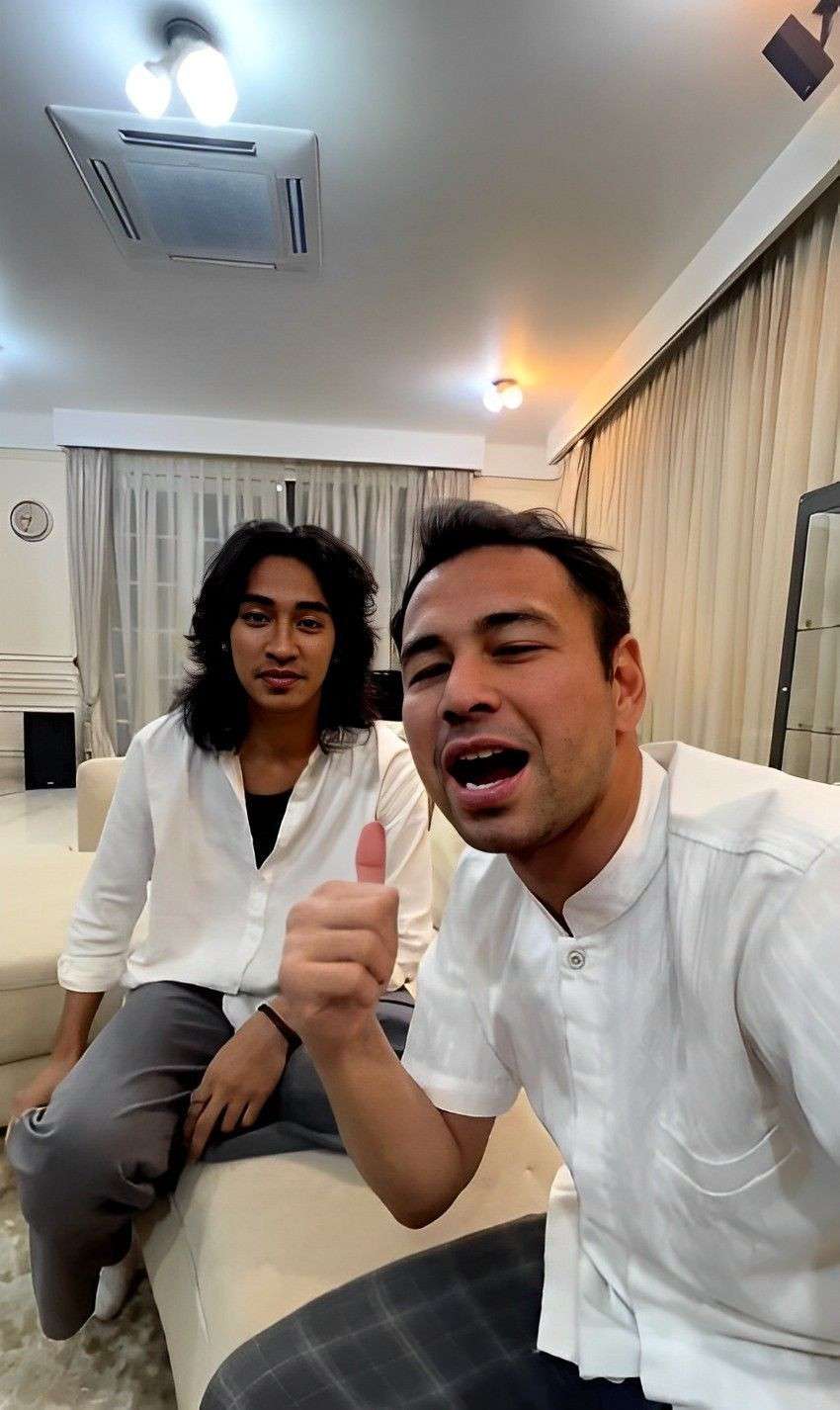 Potret Penampilan Abidzar Al Ghifari Pakai Baju Koko dan Gamis, Plek Ketiplek Mendiang Uje