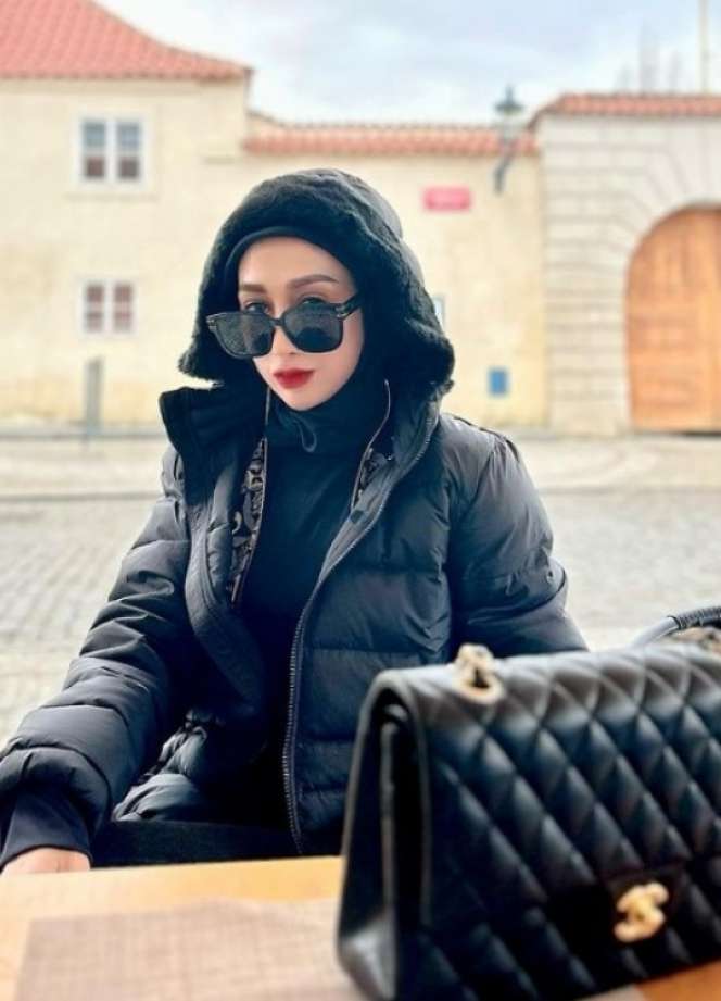 Potret Reza Gladys Kakak Ipar Siti Badriah yang Tajir Melintir, Dulunya Hidup Melarat Tinggal di Kontrakan Sepetak