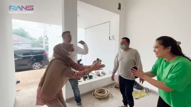 Adu Mewah Rumah Merry VS Sensen, Asisten Raffi Ahmad yang Kini Hidupnya Berubah Total, Harganya Capai Miliaran Rupiah!