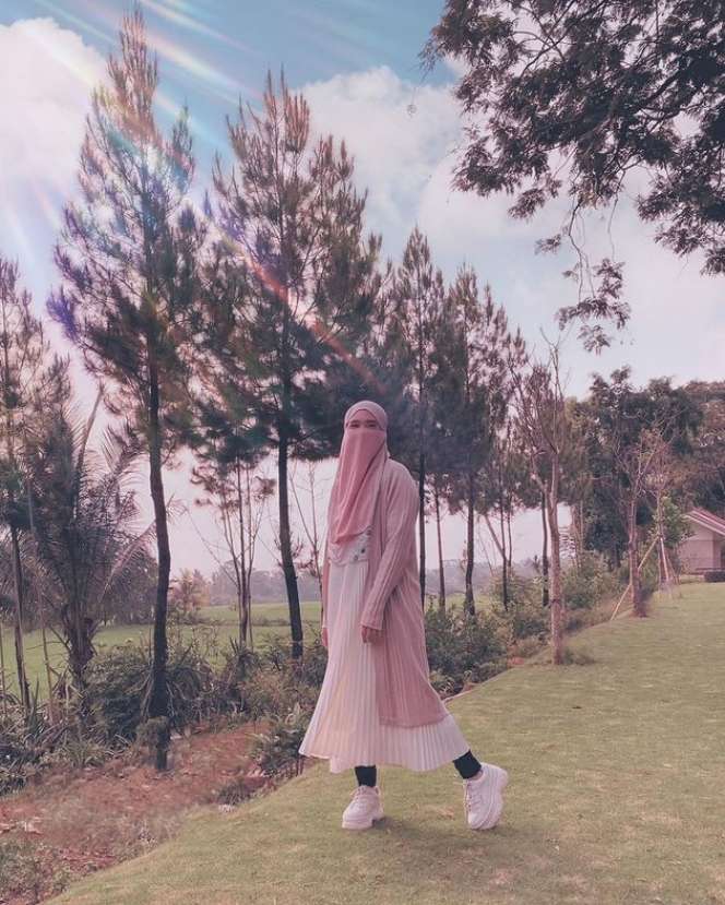 Potret Inara Istri Virgoun yang Ungkap Perselingkuhan Sang Suami, Rela Tutupi Senyum Demi Cinta, Parasnya Bikin Salfok!
