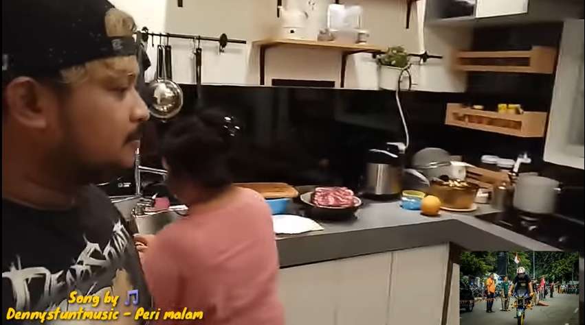 Potret Rumah Virgoun, Punya Ruang Khusus Tempat Simpan Koleksi!
