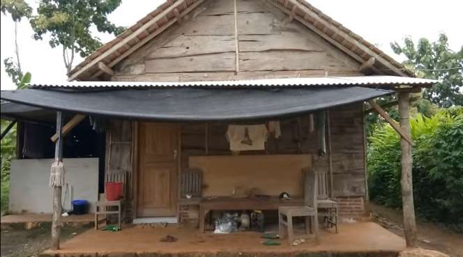 Potret Rumah Anti Maling, Dari Luar Terbuat Dari Kulit Kayu, Lihat Isi Dalamnya Malah Biking Melongo, Beda Banget!
