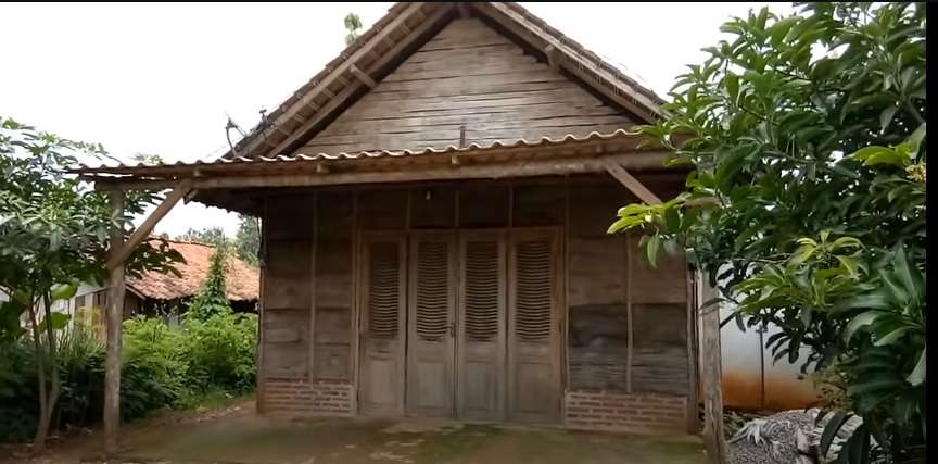 Potret Rumah Anti Maling, Dari Luar Terbuat Dari Kulit Kayu, Lihat Isi Dalamnya Malah Biking Melongo, Beda Banget!