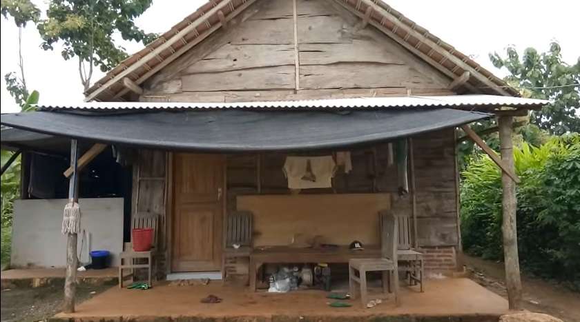 Potret Rumah Anti Maling, Dari Luar Terbuat Dari Kulit Kayu, Lihat Isi Dalamnya Malah Biking Melongo, Beda Banget!