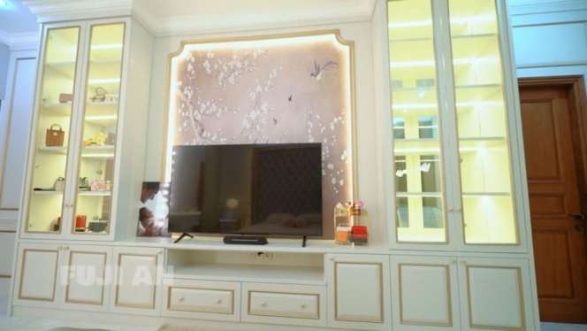 Baru Direnovasi, Potret Kamar Fuji Berubah Bak Hotel Berbintang, Salfok Barang Koleksi di dalam Lemari