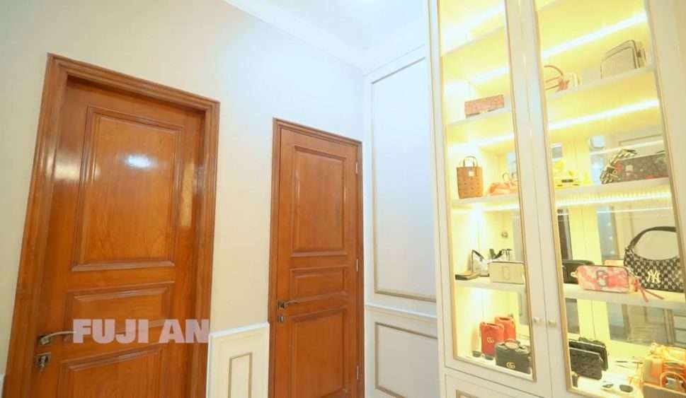 Baru Direnovasi, Potret Kamar Fuji Berubah Bak Hotel Berbintang, Salfok Barang Koleksi di dalam Lemari
