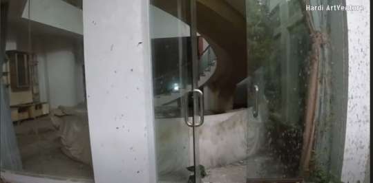 Potret Rumah Mewah yang Terbengkalai, Banyak Tersimpan Furniture Mahal