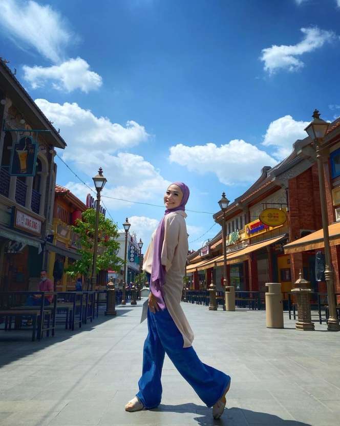 Pilih Berhijab Usai Umrah, Feni Rose Dipuji Makin Cantik dan Awet Muda, Kini Tak Lagi Canggung!