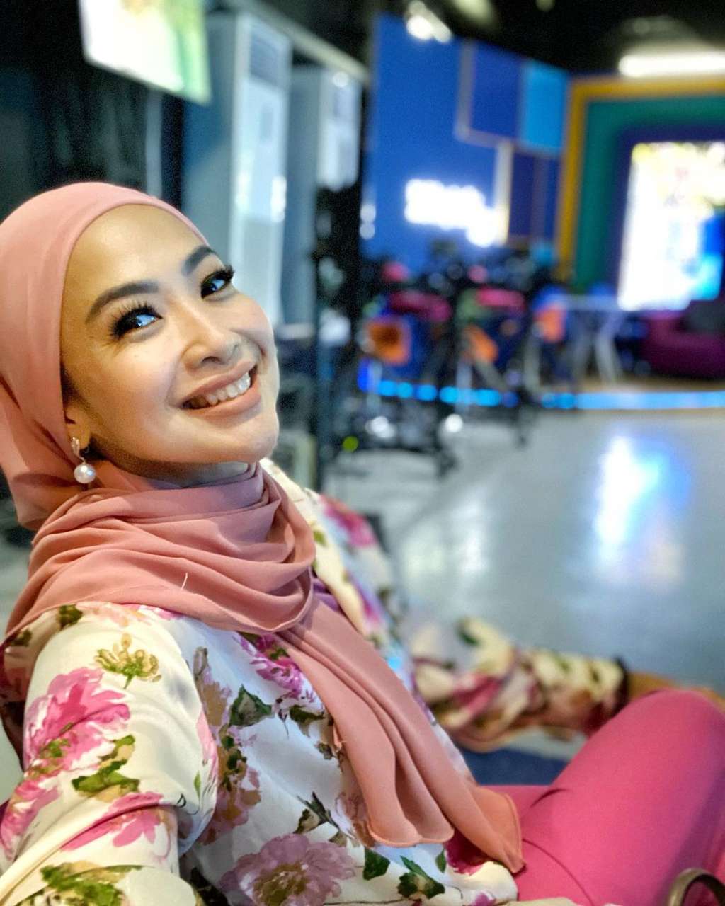 Pilih Berhijab Usai Umrah, Feni Rose Dipuji Makin Cantik dan Awet Muda, Kini Tak Lagi Canggung!