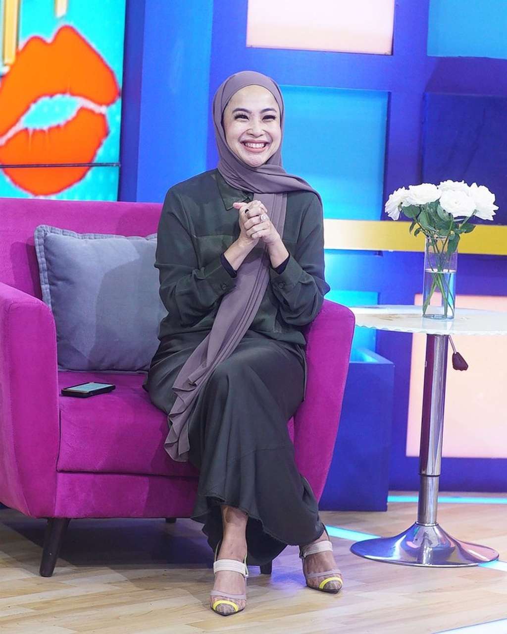 Pilih Berhijab Usai Umrah, Feni Rose Dipuji Makin Cantik dan Awet Muda, Kini Tak Lagi Canggung!
