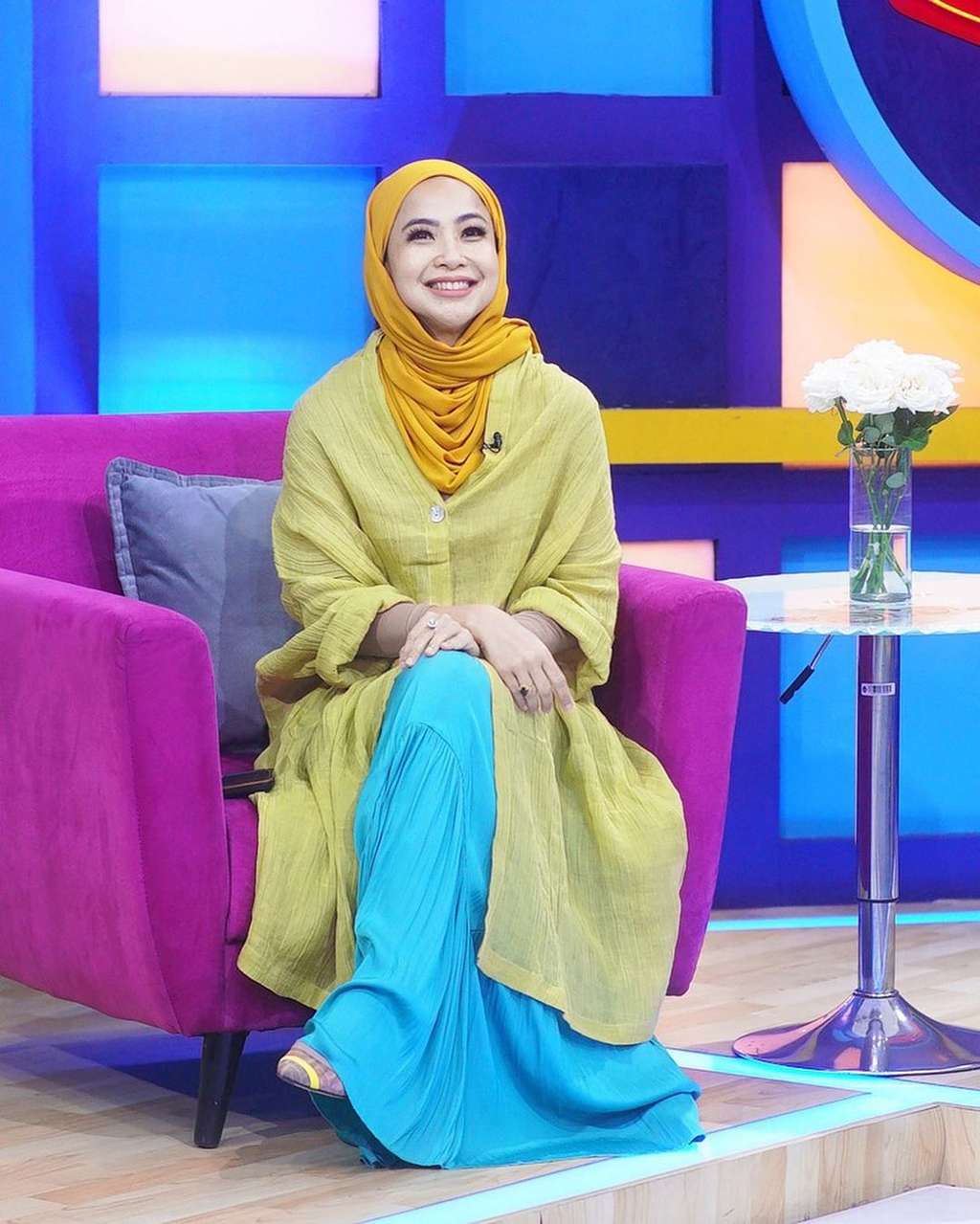Pilih Berhijab Usai Umrah, Feni Rose Dipuji Makin Cantik dan Awet Muda, Kini Tak Lagi Canggung!