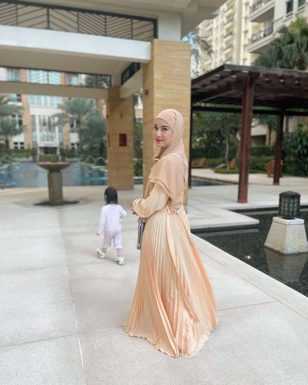 Adu Gaya Artis yang Kini Jadi Istri Pejabat, Penampilan Arumi Bachsin Bikin Salfok!