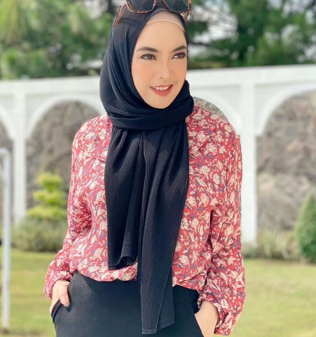 Adu Gaya Artis yang Kini Jadi Istri Pejabat, Penampilan Arumi Bachsin Bikin Salfok!