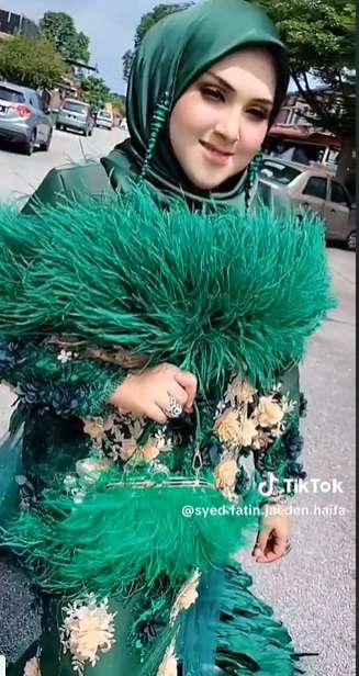 Viral Baju Lebaran Super Unik, Bisa Nyala Hingga Bikin Jalanan Bersih, Desainnya Heboh Banget, Lihat Harganya Bikin Kantong Menjerit!