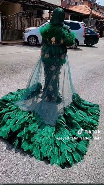 Viral Baju Lebaran Super Unik, Bisa Nyala Hingga Bikin Jalanan Bersih, Desainnya Heboh Banget, Lihat Harganya Bikin Kantong Menjerit!