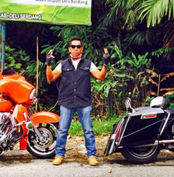 Potret AKBP Achiruddin Hasibuan Kendarai Moge, Pamer Skill Berkendara Berdiri di Atas Moge Paling Disorot